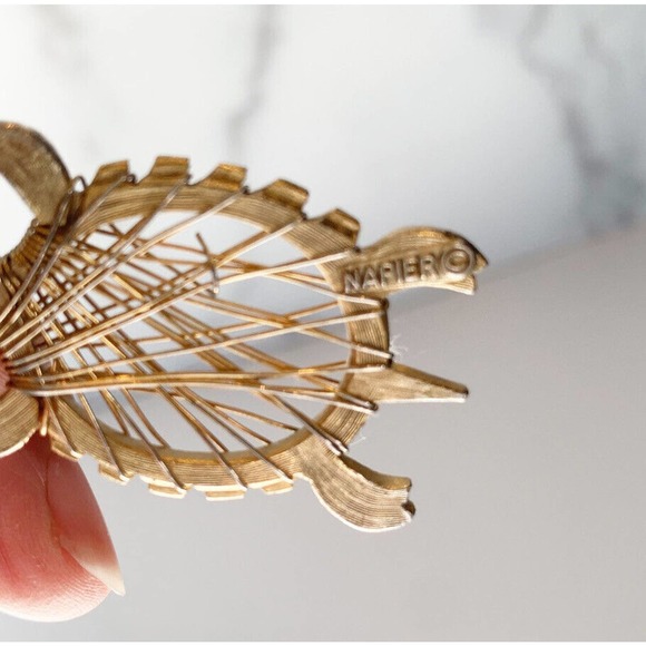 Vintage Napier Gold Tone Sea Turtle Necklace Metal Wire Wrap Pendant 15" DR2 - Picture 3 of 9